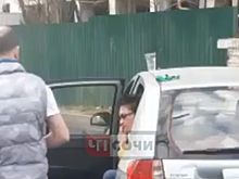 Пьяная автоледи протаранила на парковке 4 легковушки в Сочи