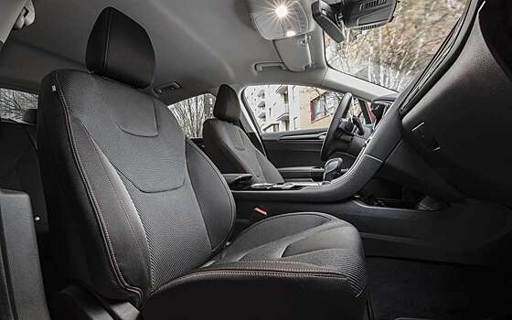 Проверенный атмосферник 2.5 (149 л.с.) и гидроавтомат — этот некитайский седан не уступит Кэмри