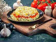 Центр праздничного стола: сытный и красивый салат «Хит застолья»