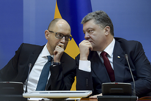 Порошенко и Яценюк спешно покинули Киев
