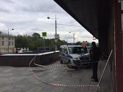 Что известно о нападении на банк в центре Москвы и захватчике: хронология событий