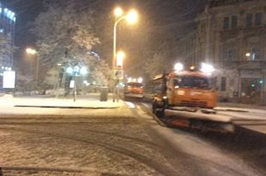 С последствия снегопада в Ульяновске борются с трёх часов ночи