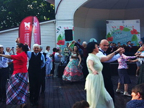 Участники коллектива «Русь» посетили Летнюю эстраду в «Эрмитаже»