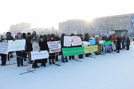 «Справороссы» провели пикеты в поддержку находящегося под следствием главы Нюрбинского района