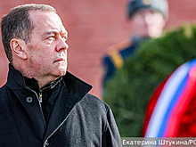 Медведев напомнил примеры въезда российских военных в Европу без виз