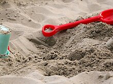 Годовалого ребенка без родителей нашли в песочнице в Молодечно