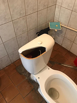 В Пермском крае жители указали мэру на разруху в доме спорта