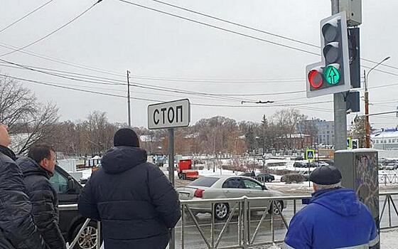 На улице Спортивной в Рязани заработал умный светофор