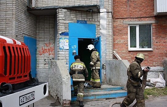 Пожарные в Сургуте спасли из горящей квартиры пенсионера