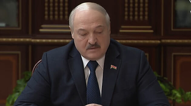 Александр Лукашенко за месяц до конституционного референдума решил созвать парламент и умолчал о причинах