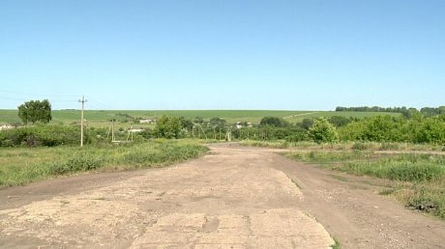 Жители Васильевки трясутся на ухабах неотремонтированной дороги