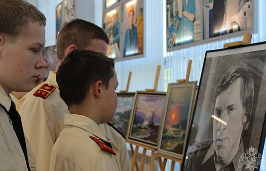 В Саратове состоялась выставка работ финалистов конкурса Росгвардии «Солдаты антитеррора»