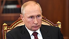 Путин присвоил почетные грамоты ряду медработников