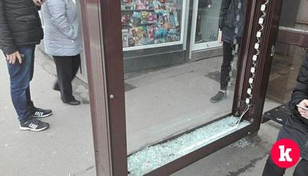 В Калининграде вандалы разбили остановку на ул. Черняховского