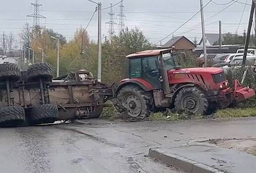 Под Петербургом ассенизатор устроил ДТП, залил дорогу фекалиями и попал на видео