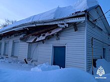 Крыши двух зданий в Удмуртии пострадали из-за тяжести снега