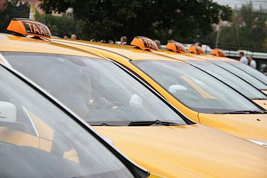 Таксистов могут обязать проходить курсы по психологии и географии Москвы