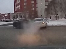 В Омске водитель спровоцировал аварию, чтобы спасти пешеходов