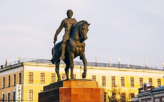 На ремонт постамента памятника Олегу Рязанскому выделили больше миллиона рублей