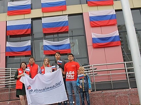 Стартовала акция «Россия в каждом окне» в честь Дня флага