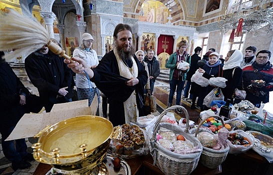 Православный мир встречает Пасху