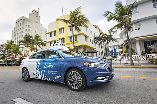 Ford показал поездку автомобиля без водителя по дорогам Майами