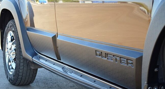 Чем приклеить пластиковые молдинги к бамперу автомобиля