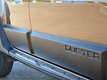 Чем приклеить пластиковые молдинги к бамперу автомобиля