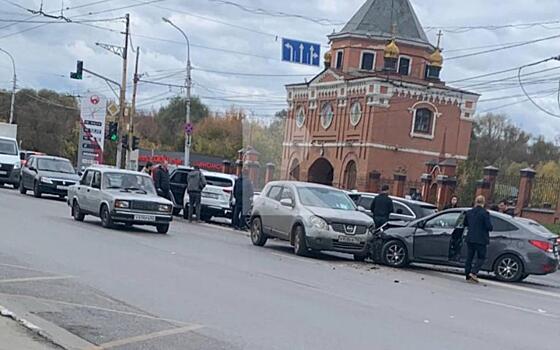 В массовой аварии в центре Рязани пострадали 3 человека