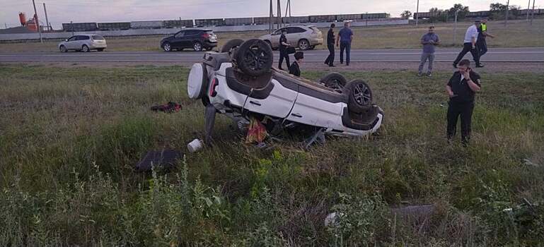 В Новоузенском районе «Нива» съехала с дороги и перевернулась