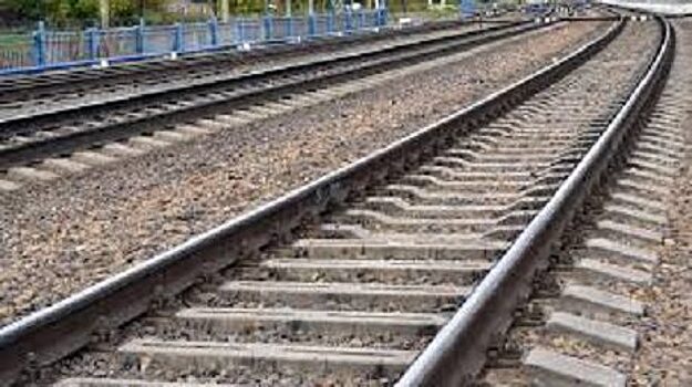 На переезде в Назаровском районе ВАЗ столкнулся с локомотивом