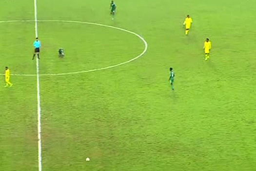 Матч молодежного Кубка Африки по футболу прервали из-за слезоточивого газа