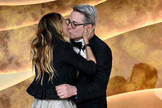 Актрису Сару Джессику Паркер засняли за поцелуем с мужем Мэттью Бродериком