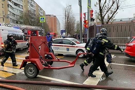 Прокуратура организовала проверку по факту возгорания склада на юге Москвы