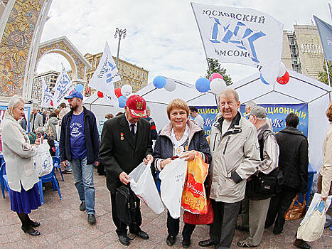 «МК» поздравляет с масленицей!