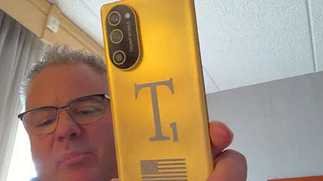 The Verge показало обновленный дизайн смартфона Trump Mobile T1 президента США