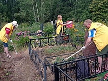 Активисты ГБУ «Славяне» привели в порядок захоронения участников войны
