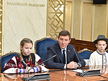 Турчак наградил детей — победителей проекта «Таланты Арктики. Дети»