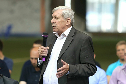 Пономарев о зарплатах в СССР: «Все получали по 180 рублей, в ЦСКА – 300, это много. Бутылка водки стоила 3,67, обед в ресторане – 10 рублей, «Волга» – 6 тысяч. Машин ни у кого не было»