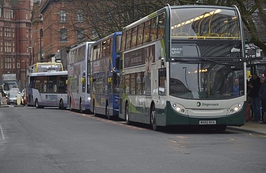 В Великобритании начнут ездить автобусы с автопилотом