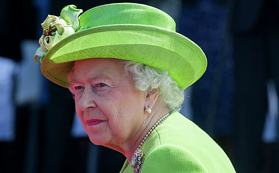 Королеву Великобритании пригласили в Крым