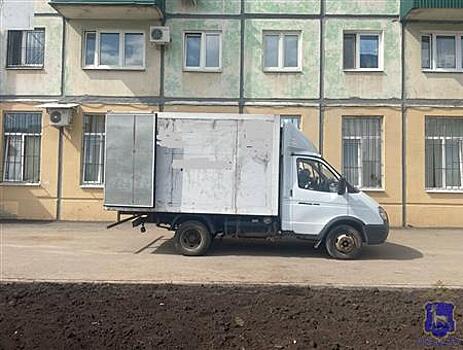 В Самаре фургон сбил пенсионерку на тротуаре