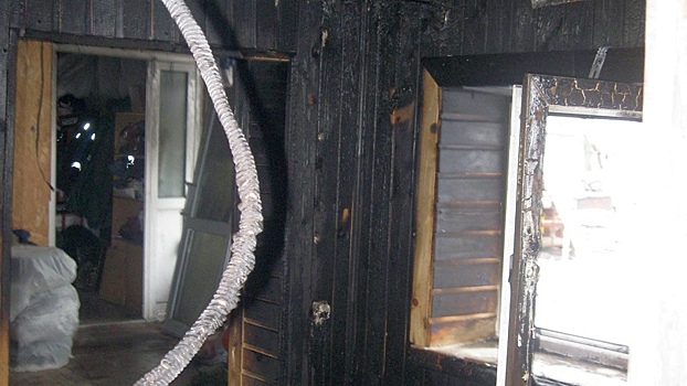 20 минут пожарные боролись с огнем, охватившим баню в Вологде