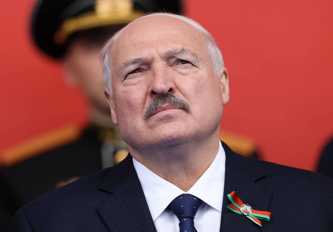 Лукашенко поздравил Путина с Днем Победы