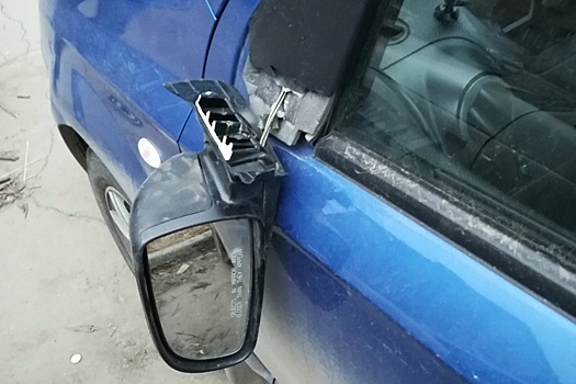 «Оторваны зеркала, разбиты фары»: полиция задержала челябинца за массовый погром машин