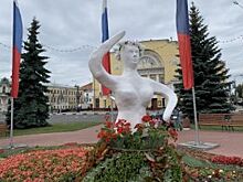 «Топором рубленные». Как Ярославль летом украшают
