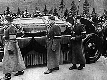 «Они боятся его даже мертвого» 60 лет назад тело Сталина тайно вынесли из Мавзолея и похоронили. Кому это было нужно?
