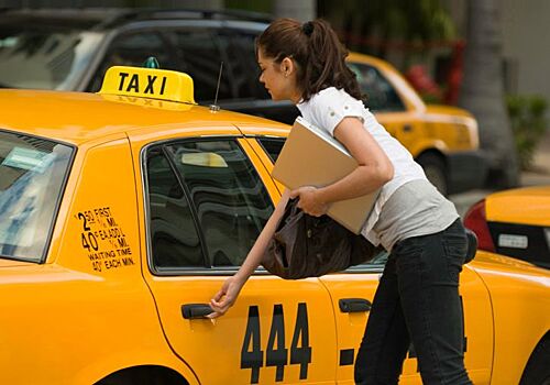 «Наши люди в булочную на такси ездят!» Россиянам ездить на такси дешевле, чем иметь свою машину