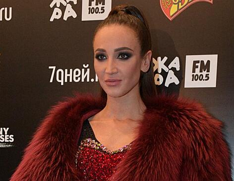 «Наша Малефестина»: Бузова оконфузилась с подарком от поклонника