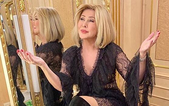 65-летняя Любовь Успенская в мини-платье покорила фанатов своей красотой